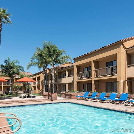 Отель Courtyard Anaheim Буэна Парк Экстерьер фото