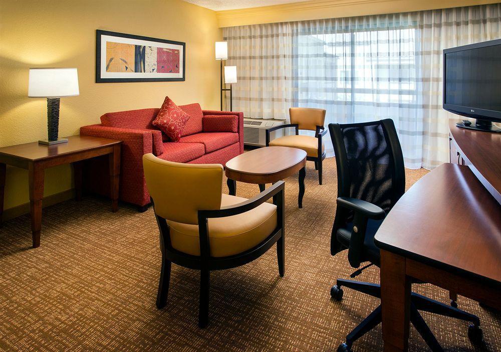 Отель Courtyard Anaheim Буэна Парк Экстерьер фото