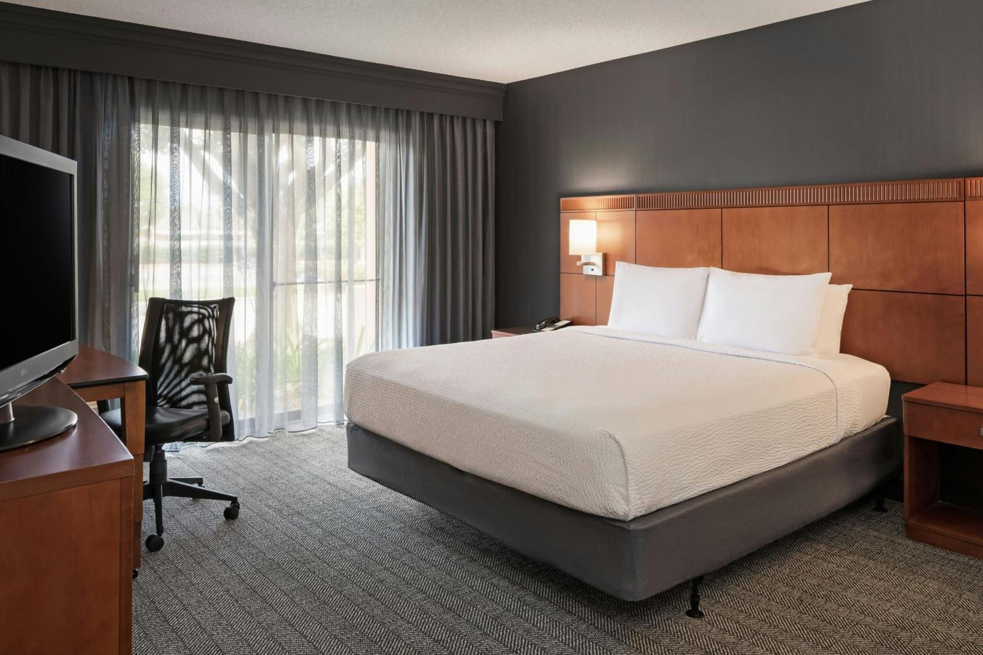 Отель Courtyard Anaheim Буэна Парк Экстерьер фото