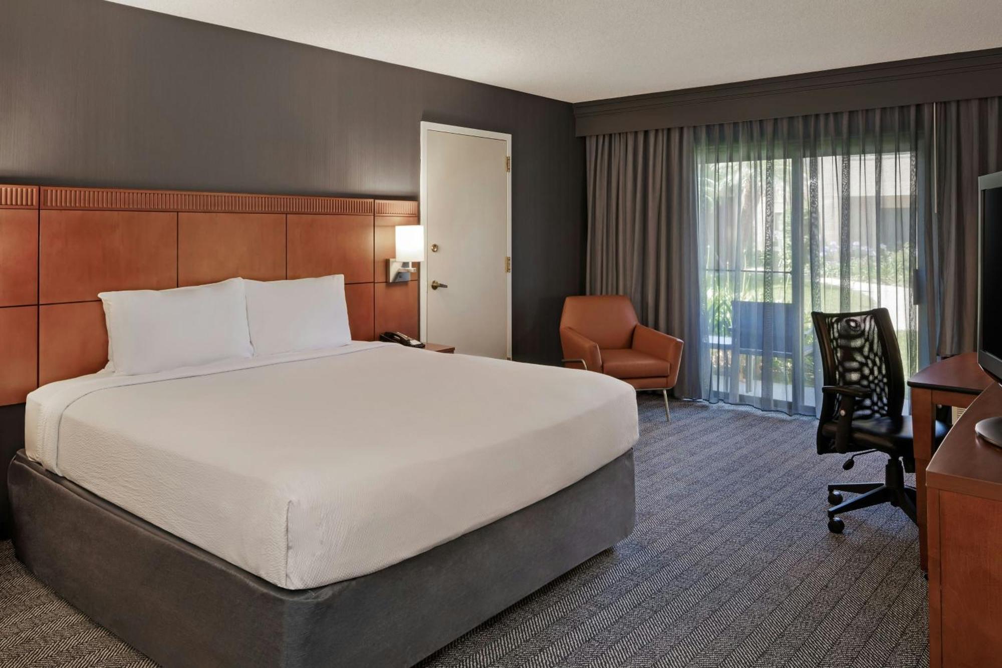 Отель Courtyard Anaheim Буэна Парк Экстерьер фото