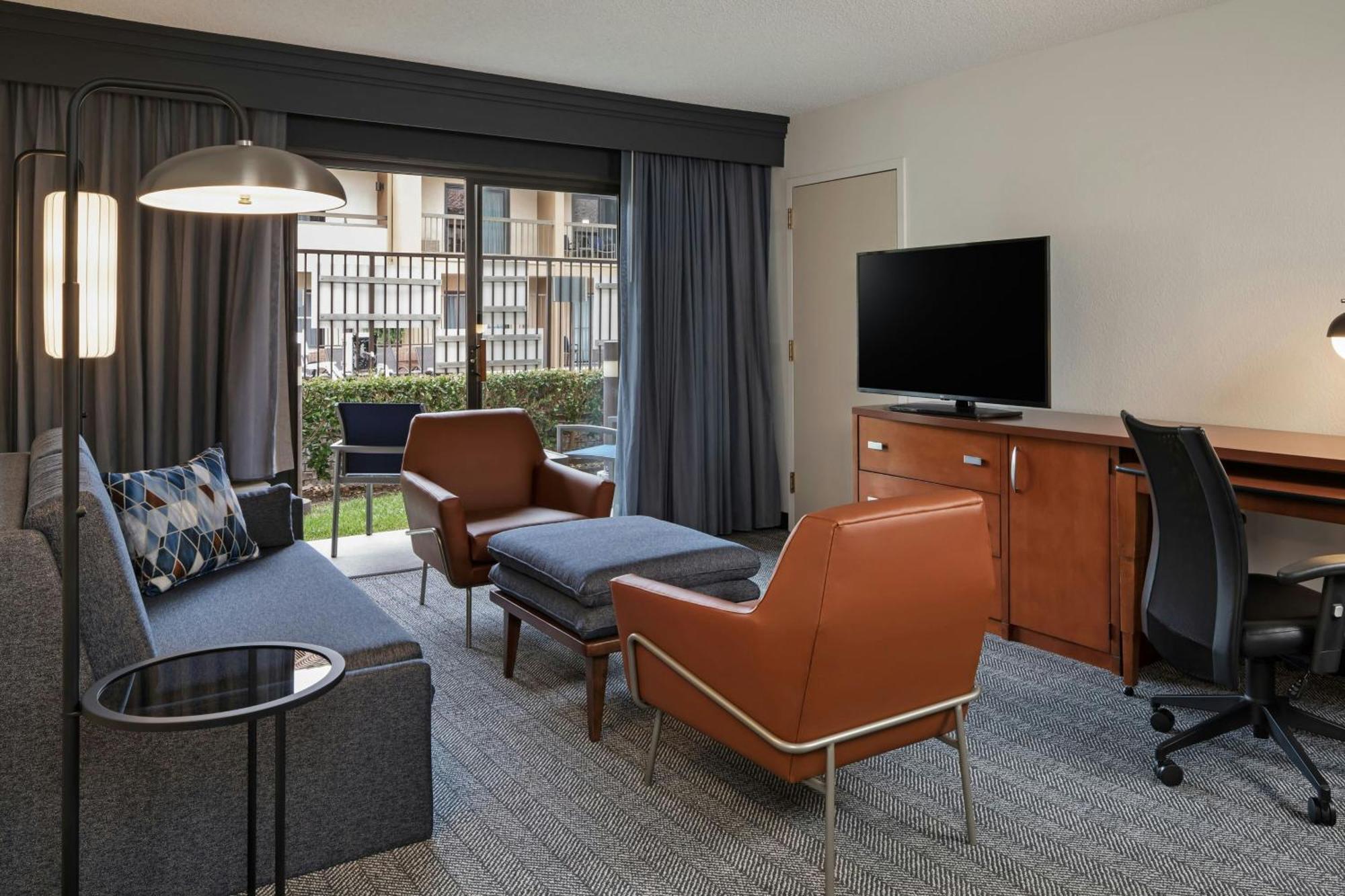 Отель Courtyard Anaheim Буэна Парк Экстерьер фото