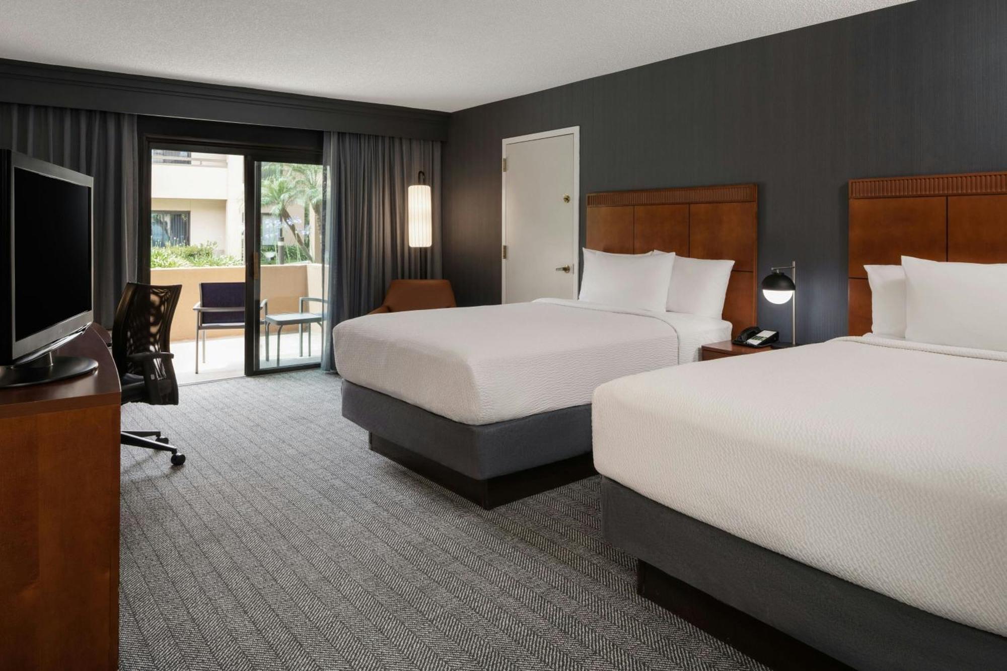 Отель Courtyard Anaheim Буэна Парк Экстерьер фото