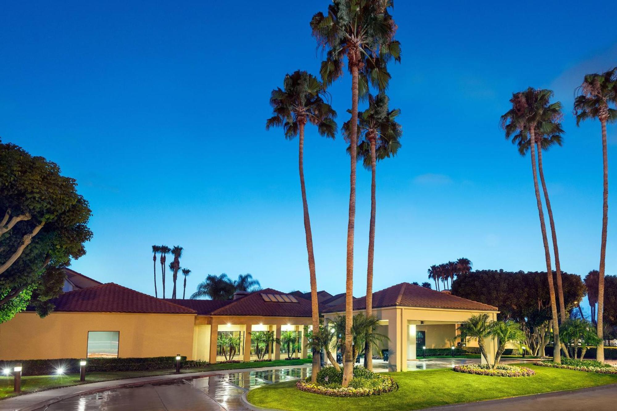 Отель Courtyard Anaheim Буэна Парк Экстерьер фото