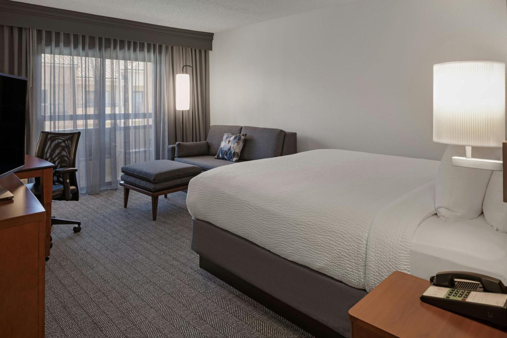 Отель Courtyard Anaheim Буэна Парк Экстерьер фото