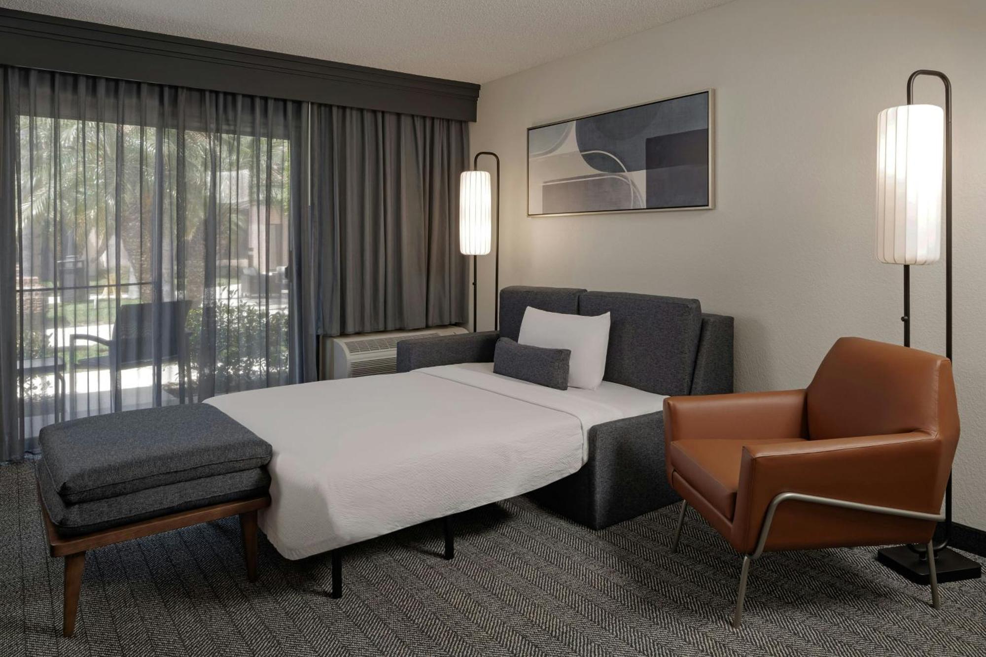 Отель Courtyard Anaheim Буэна Парк Экстерьер фото