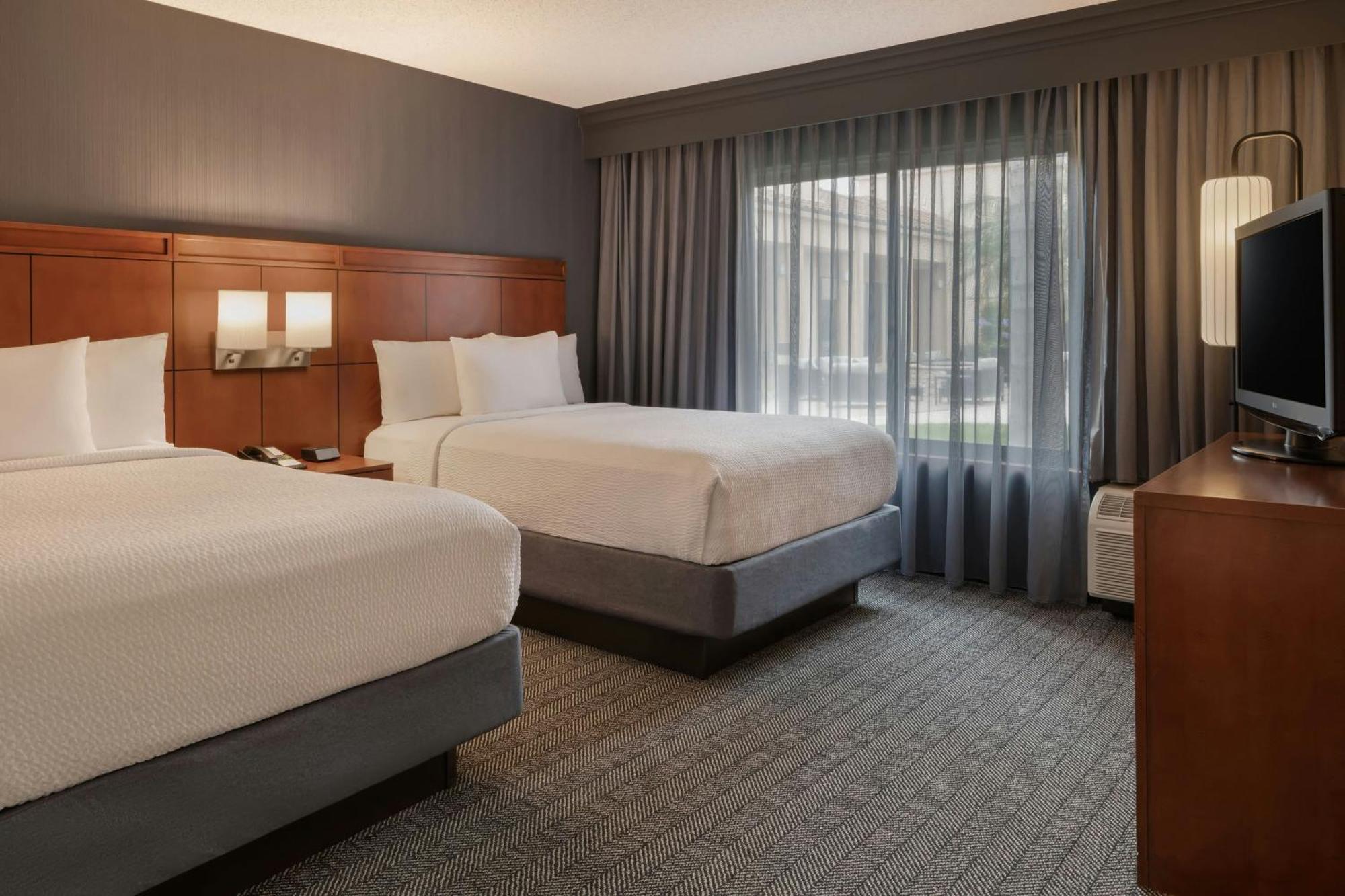 Отель Courtyard Anaheim Буэна Парк Экстерьер фото