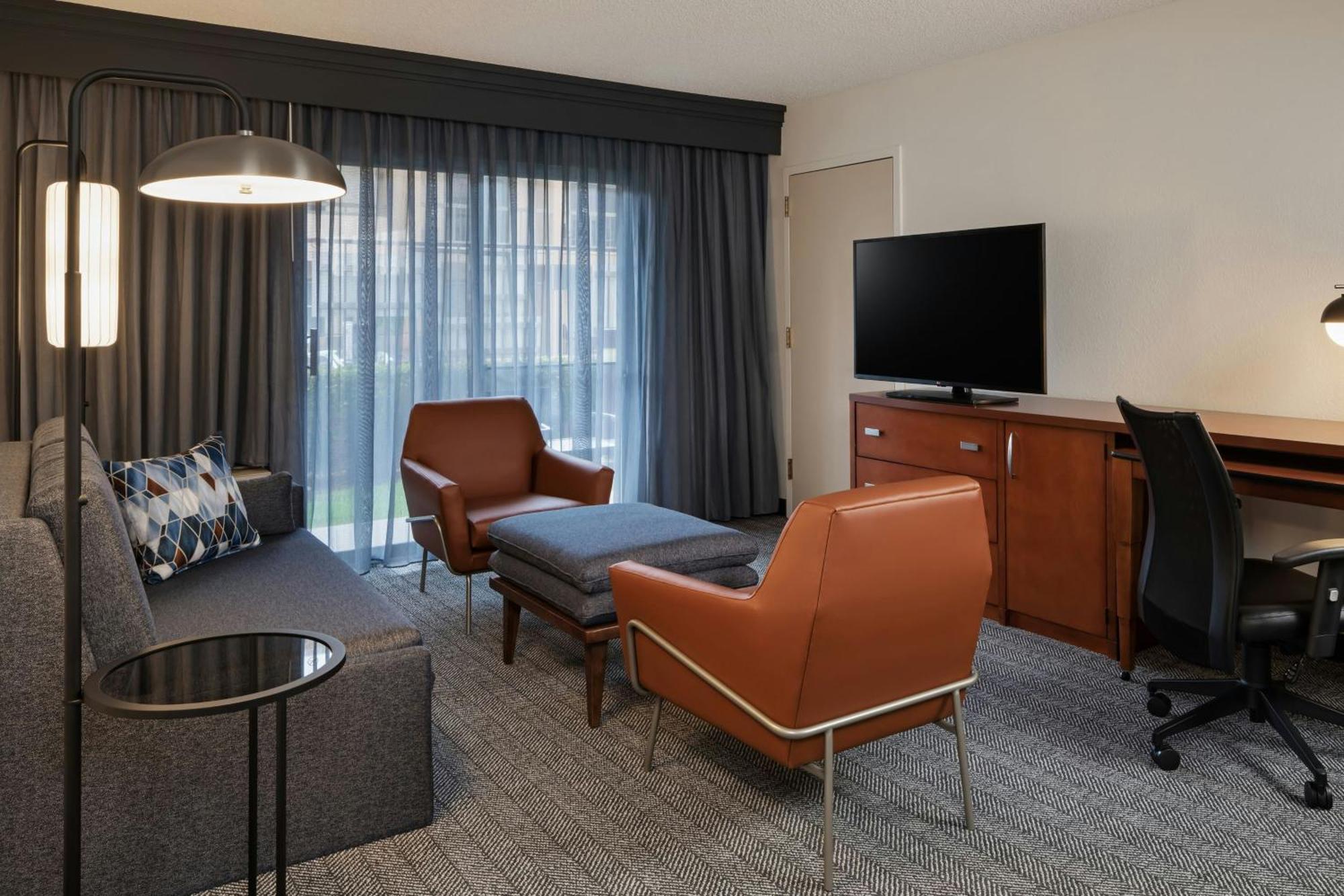 Отель Courtyard Anaheim Буэна Парк Экстерьер фото
