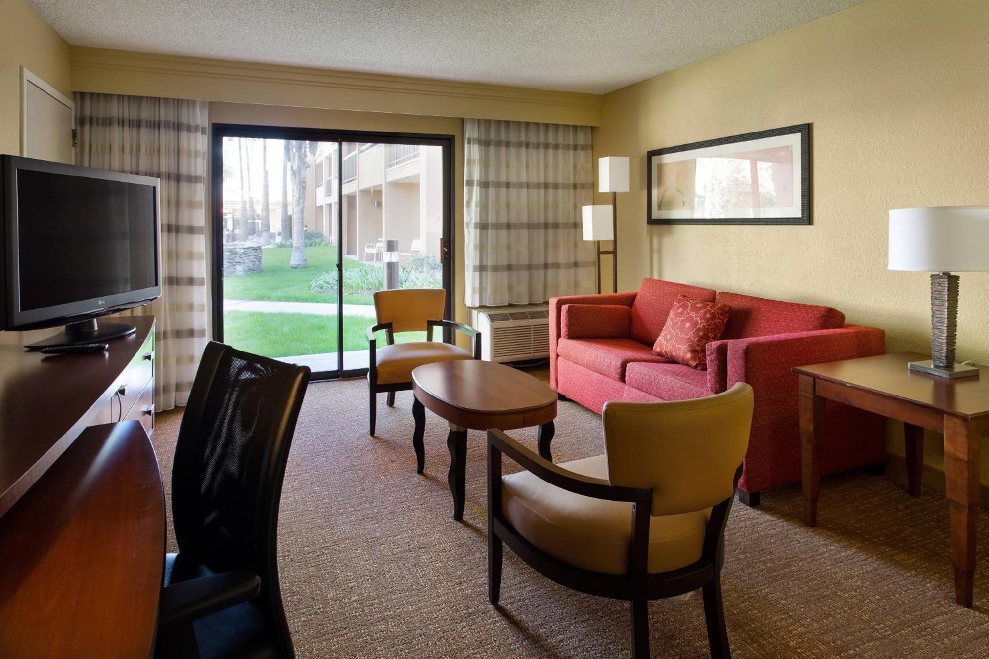 Отель Courtyard Anaheim Буэна Парк Экстерьер фото
