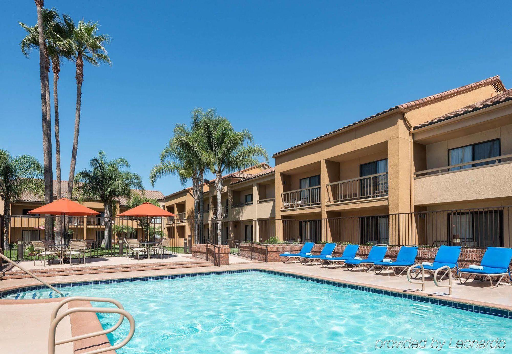 Отель Courtyard Anaheim Буэна Парк Экстерьер фото