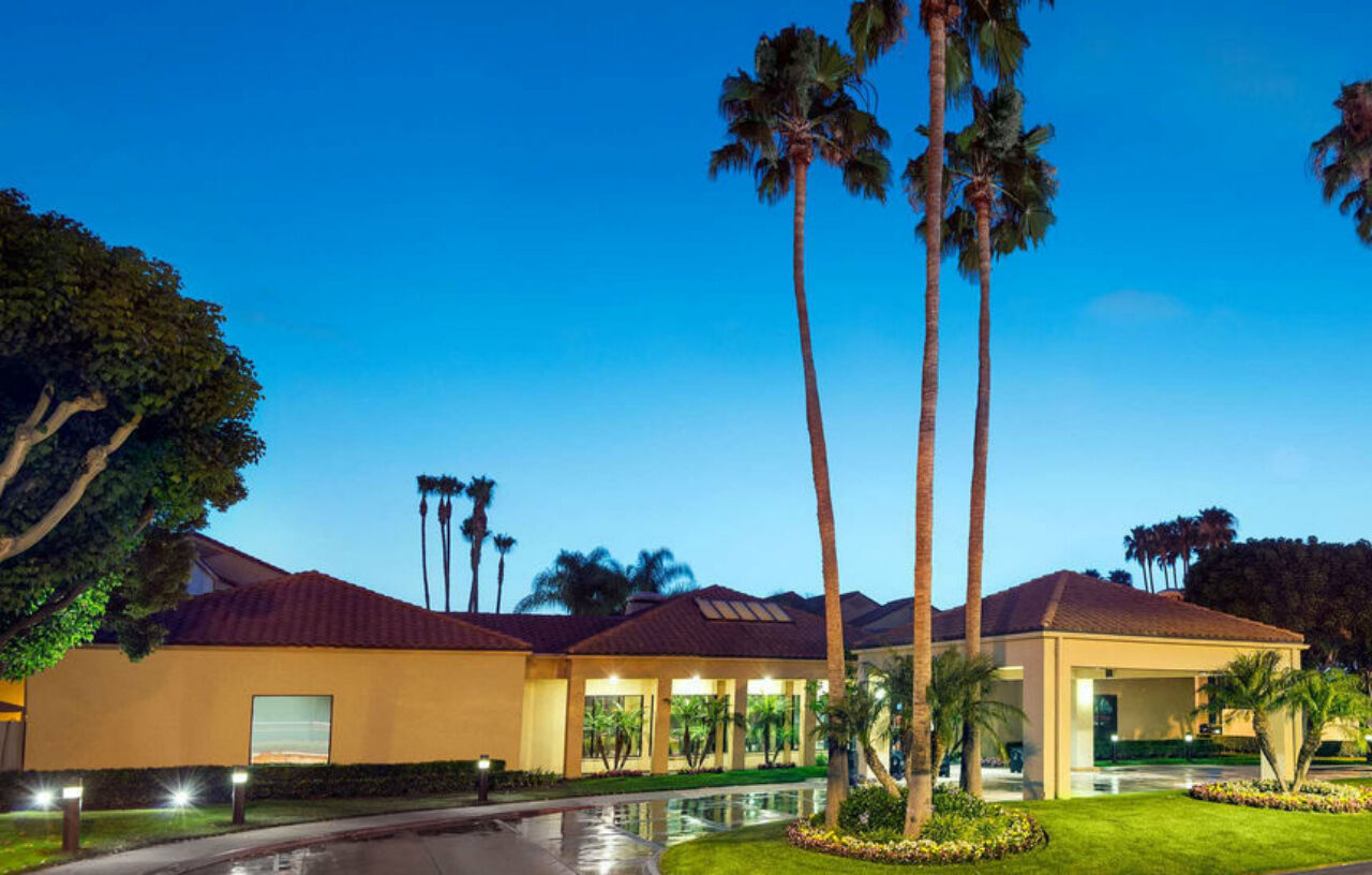 Отель Courtyard Anaheim Буэна Парк Экстерьер фото